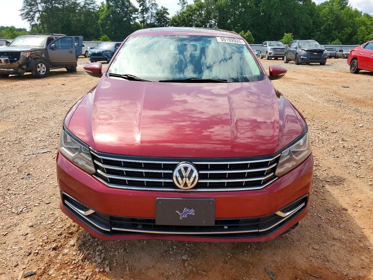 2018 VOLKSWAGEN Passat