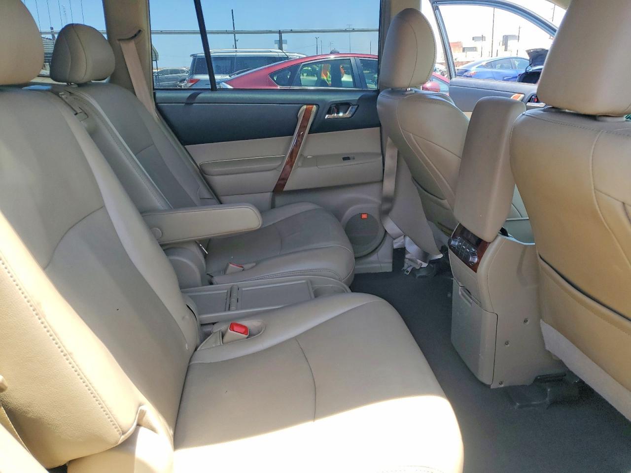 2013 TOYOTA HIGHLANDER