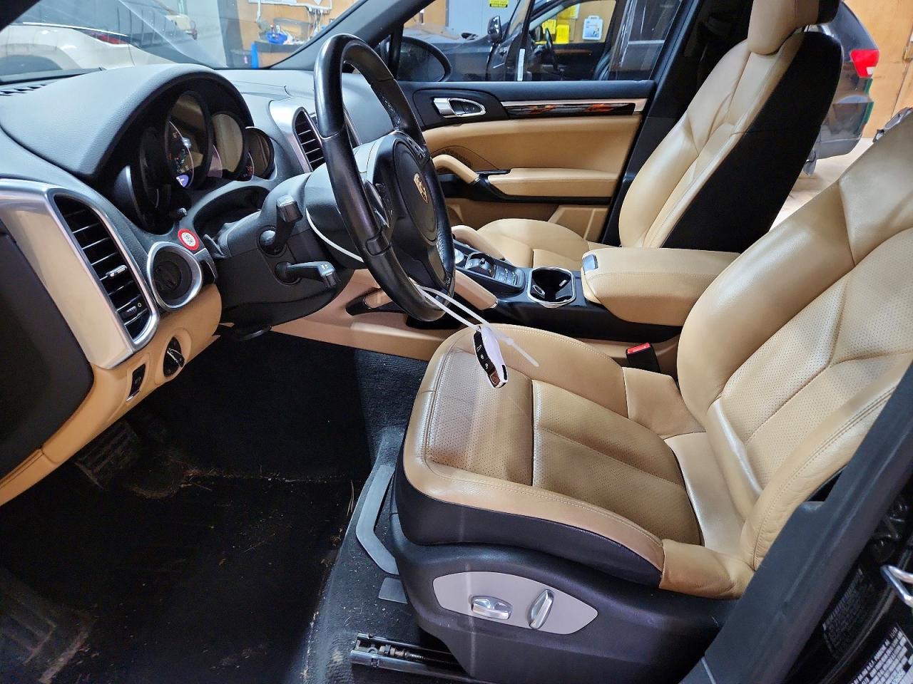 2014 PORSCHE CAYENNE
