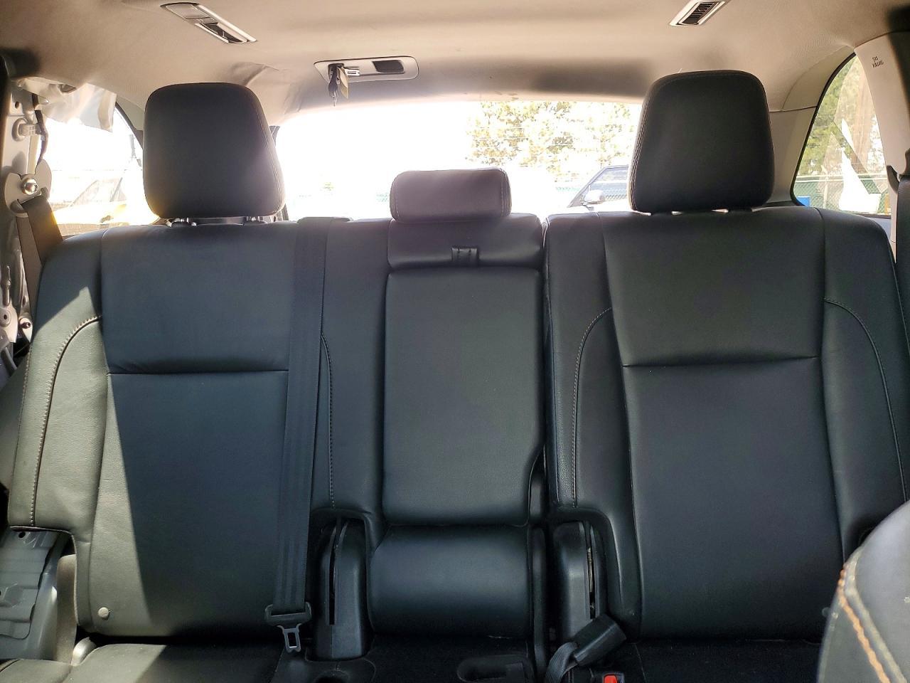 2016 TOYOTA HIGHLANDER