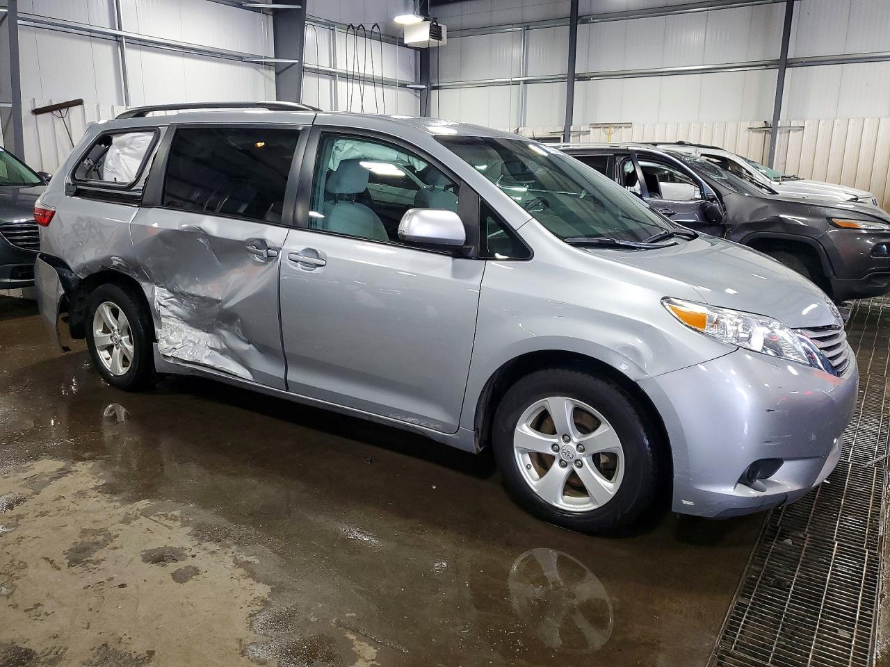 2015 TOYOTA SIENNA