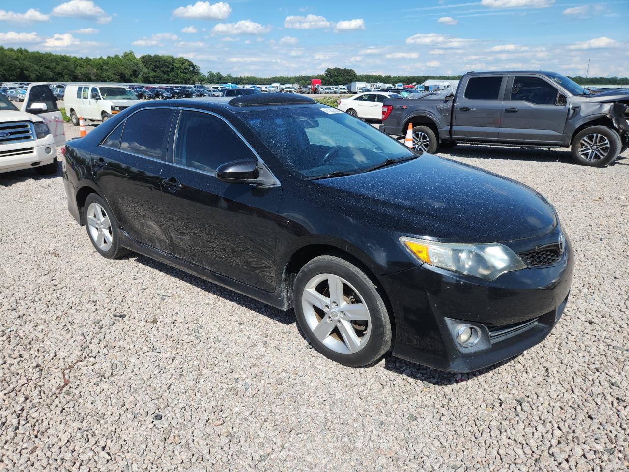 2014 TOYOTA CAMRY