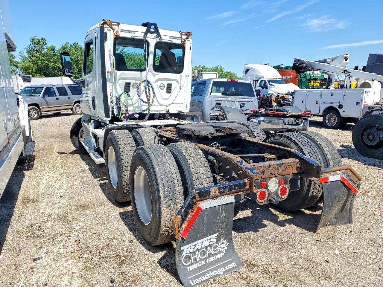 2016 FREIGHTLINER Cascadia 113