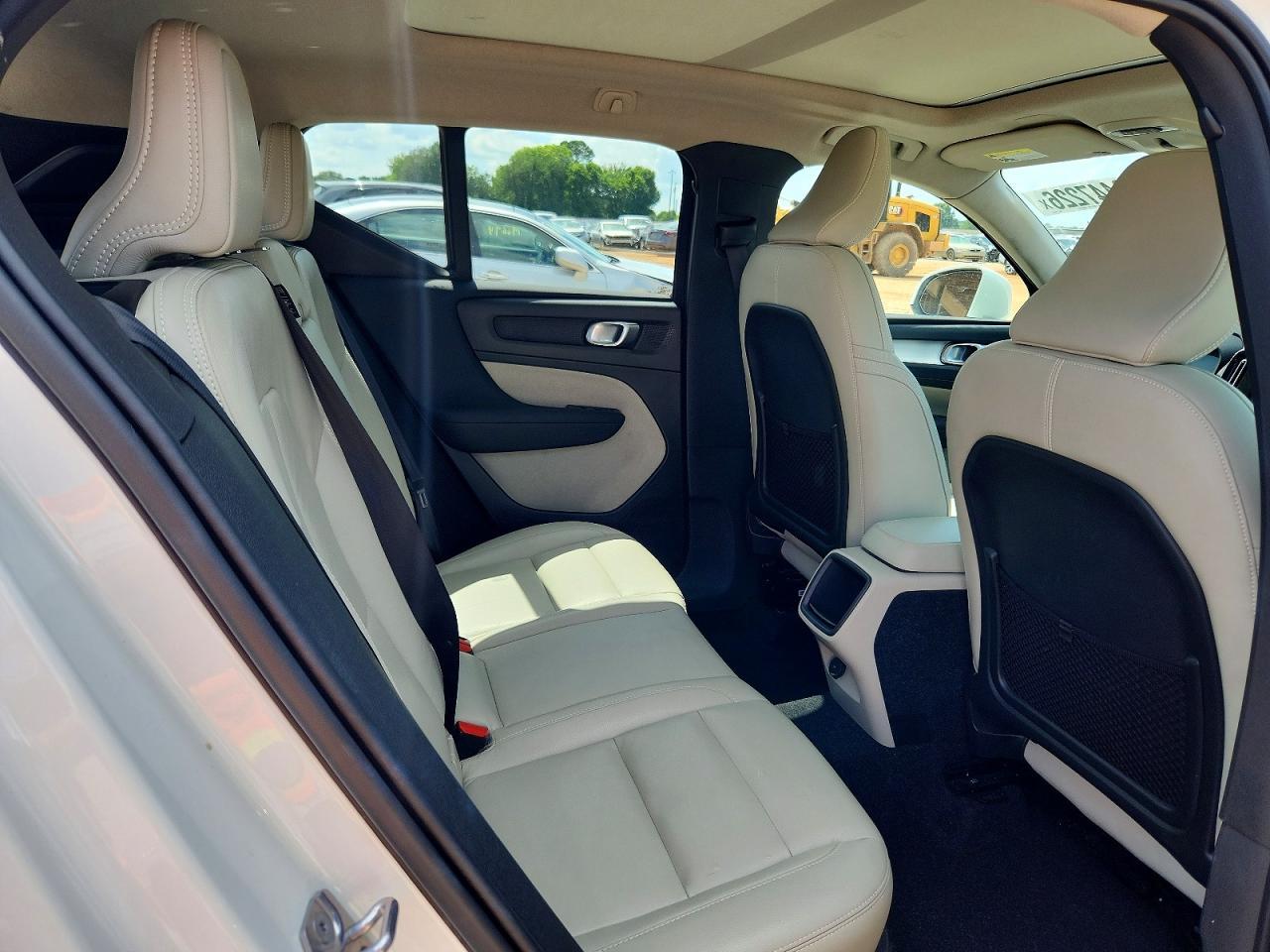 2020 VOLVO XC40