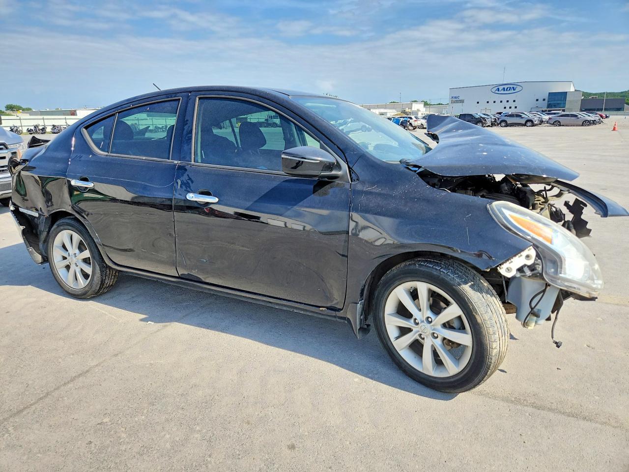 2015 NISSAN VERSA