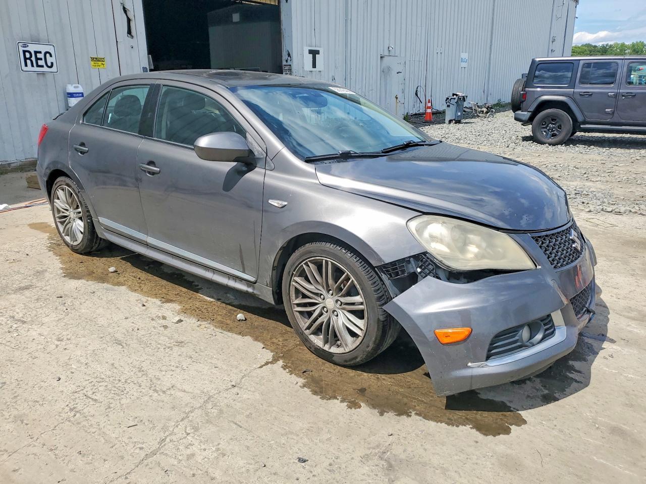 2013 SUZUKI Kizashi