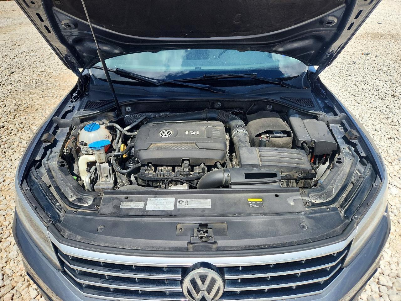 2016 VOLKSWAGEN Passat