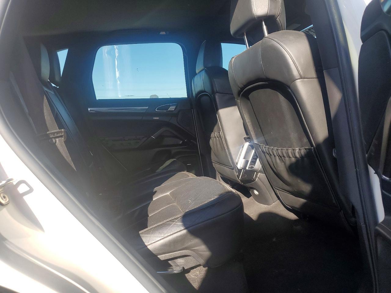 2011 PORSCHE CAYENNE