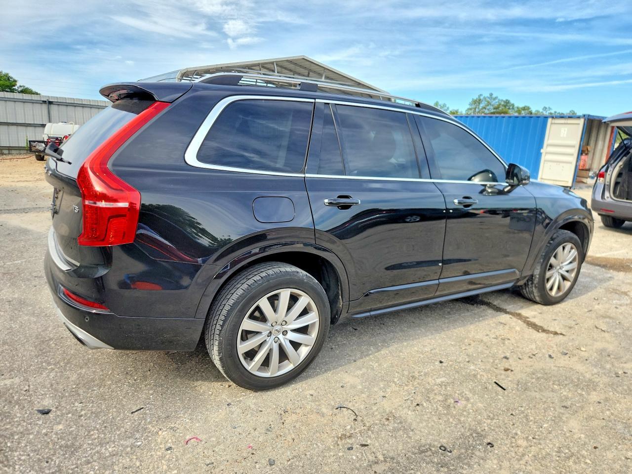 2017 VOLVO XC90