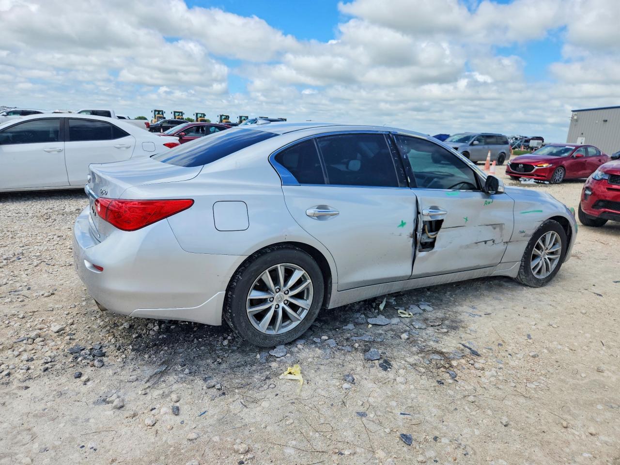 2016 INFINITI Q50