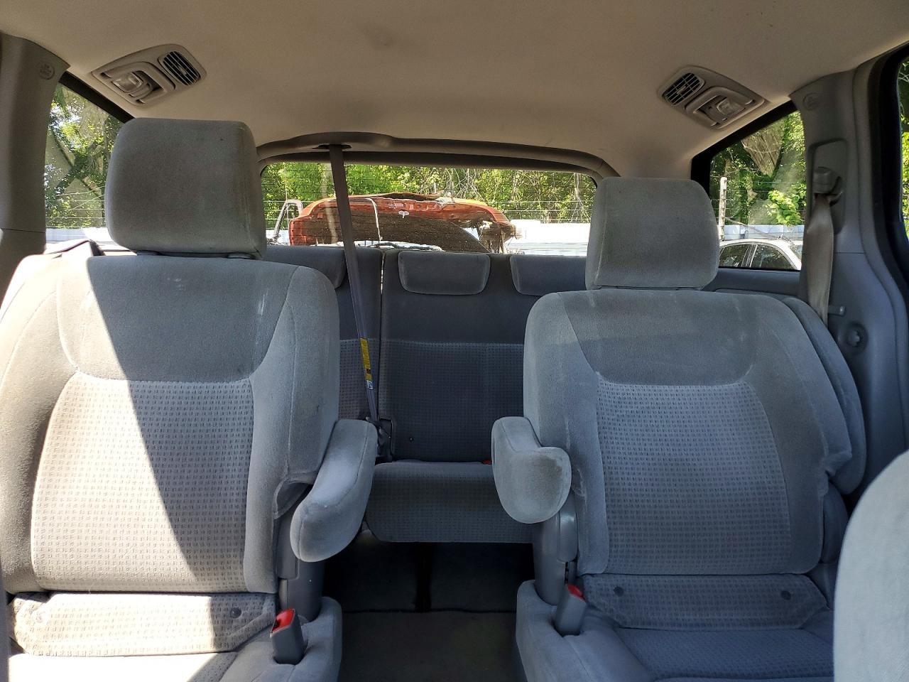 2010 TOYOTA SIENNA