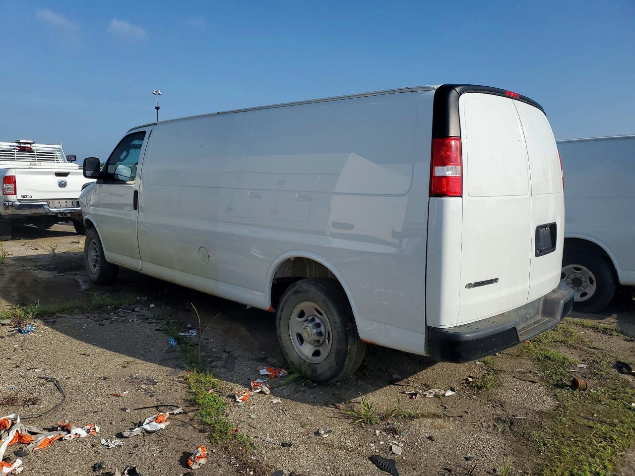 2025 CHEVROLET Express 3500