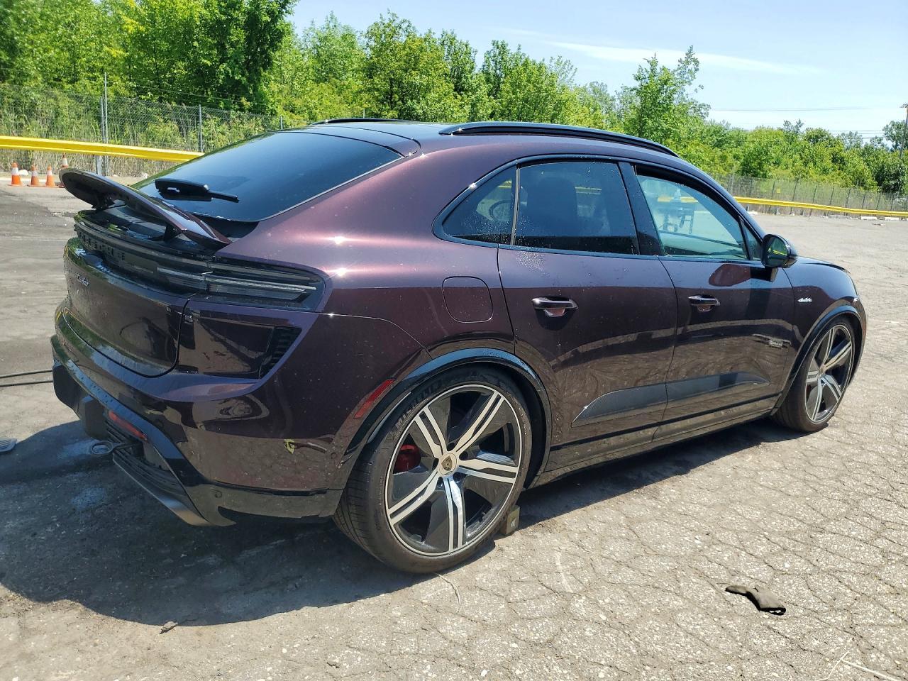 2024 PORSCHE Macan