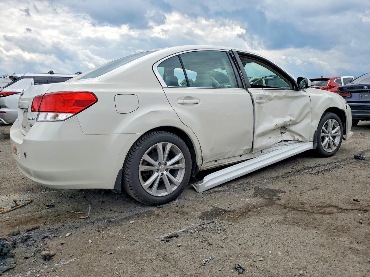 2014 SUBARU Legacy