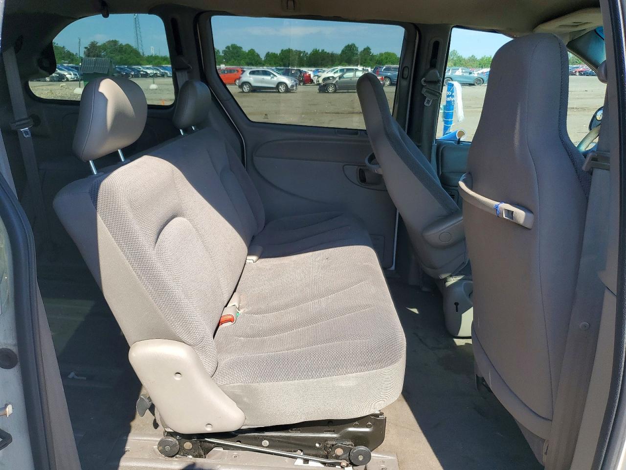 2001 CHRYSLER Voyager