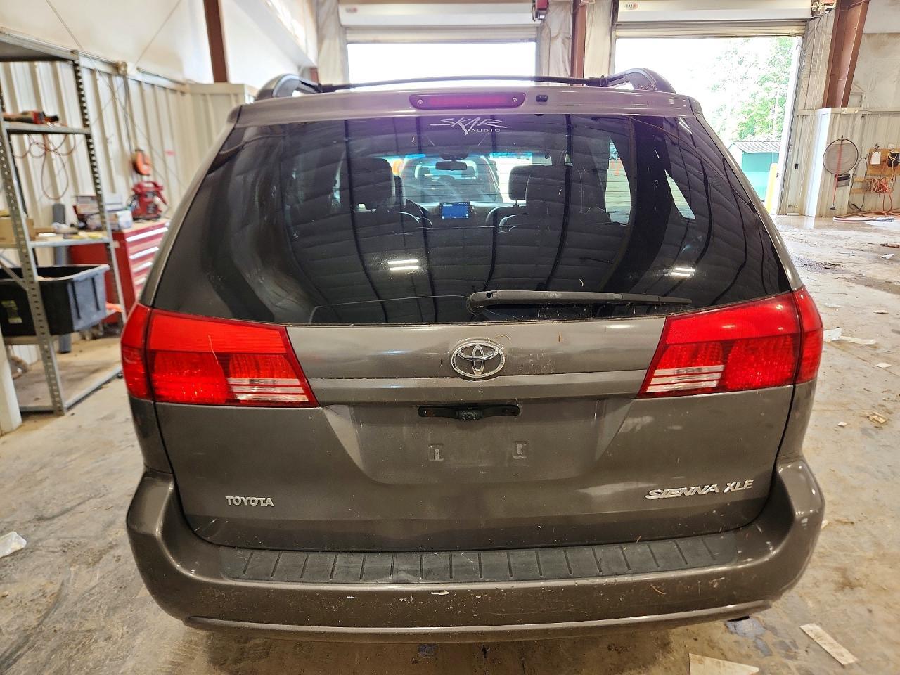 2004 TOYOTA SIENNA