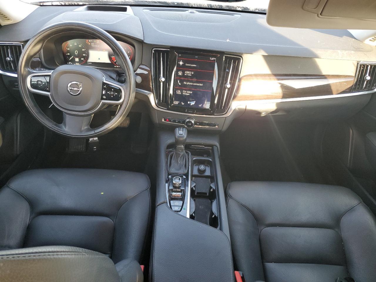 2019 VOLVO S90