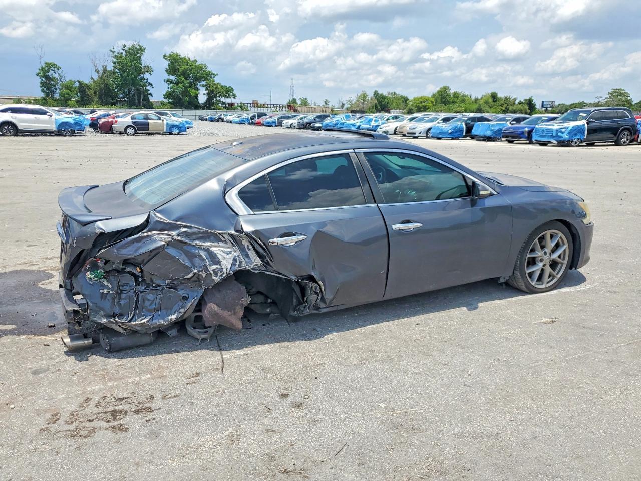 2011 NISSAN Maxima