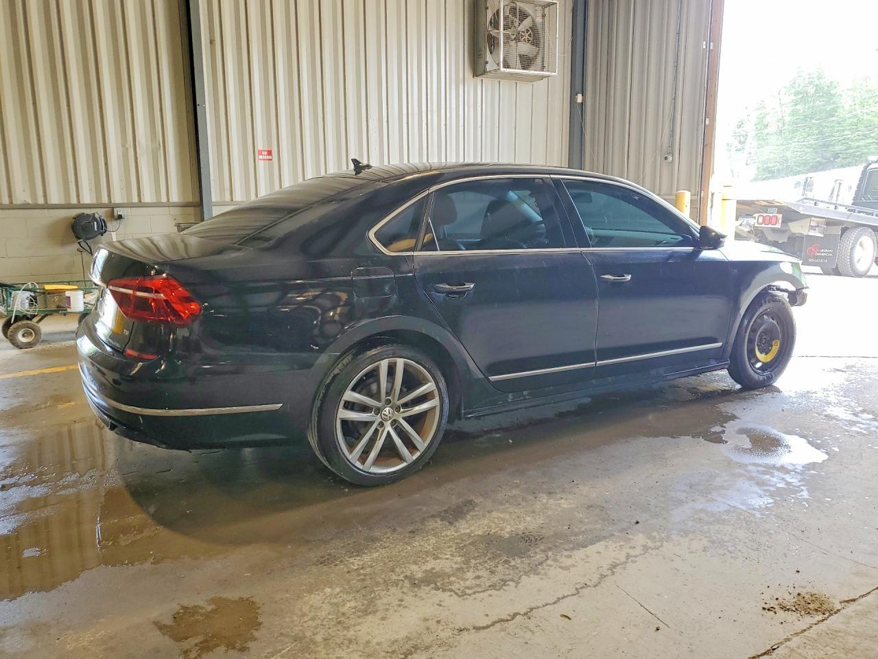 2017 VOLKSWAGEN Passat