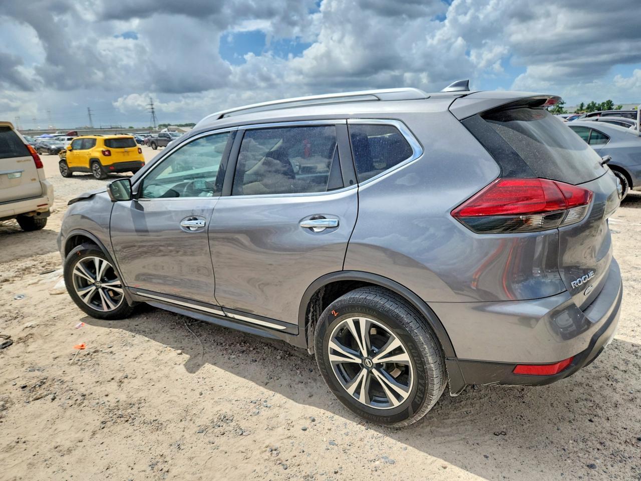 2017 NISSAN ROGUE
