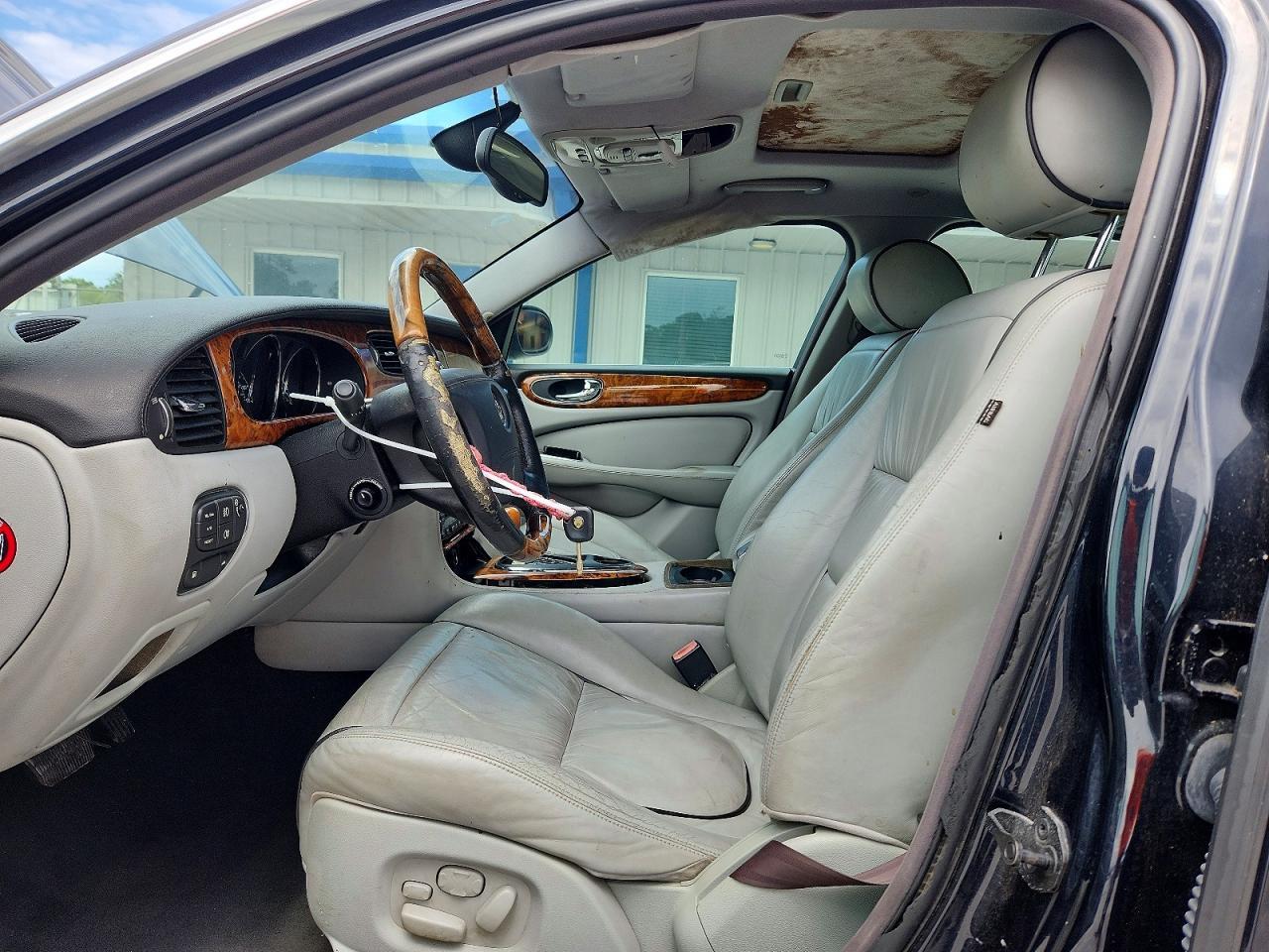 2004 JAGUAR Vandenplas