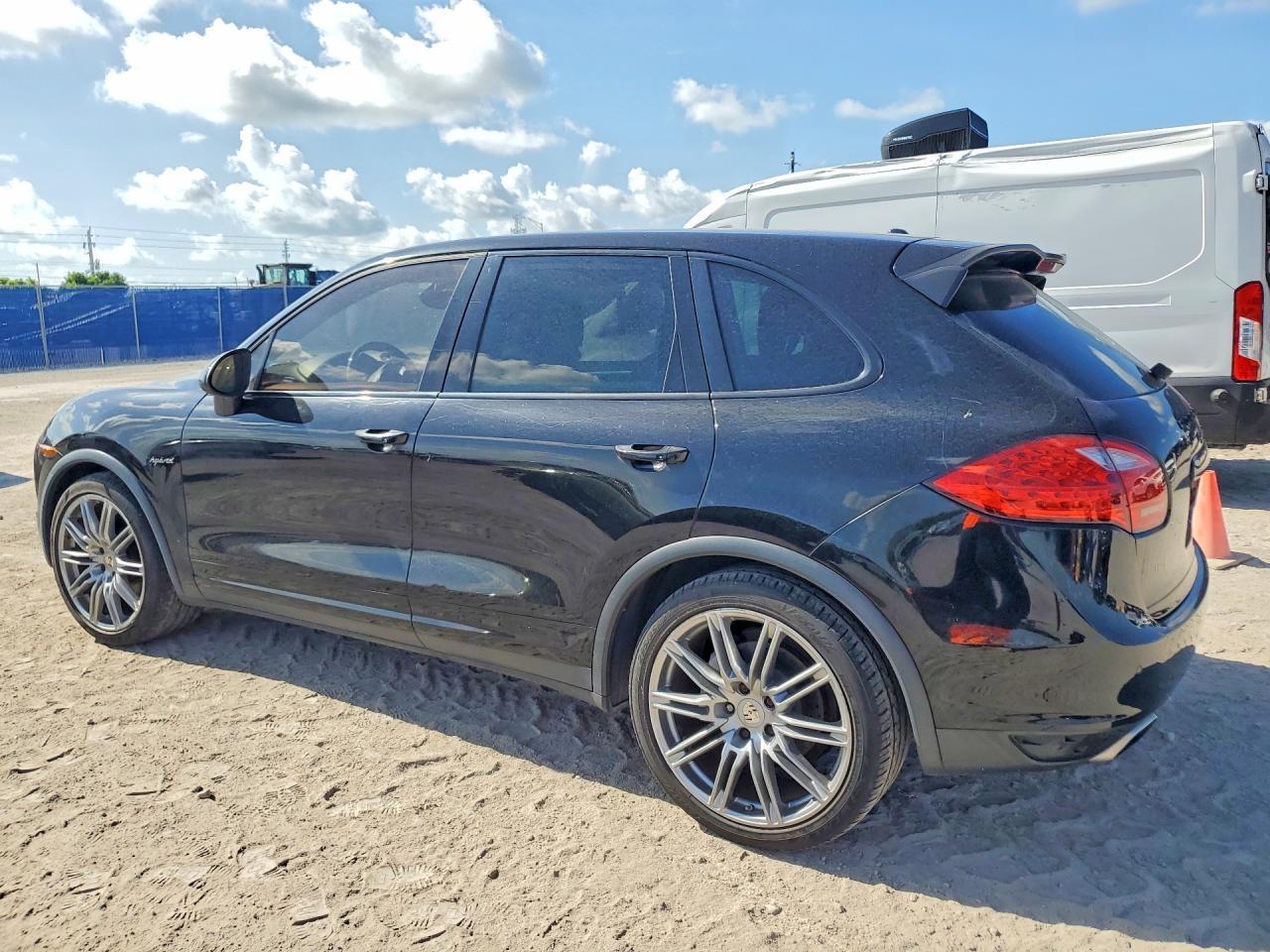 2011 PORSCHE CAYENNE