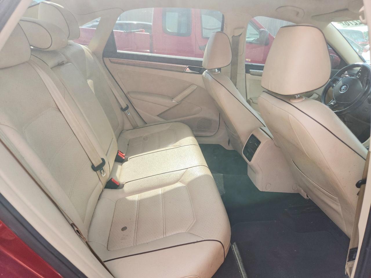 2017 VOLKSWAGEN Passat
