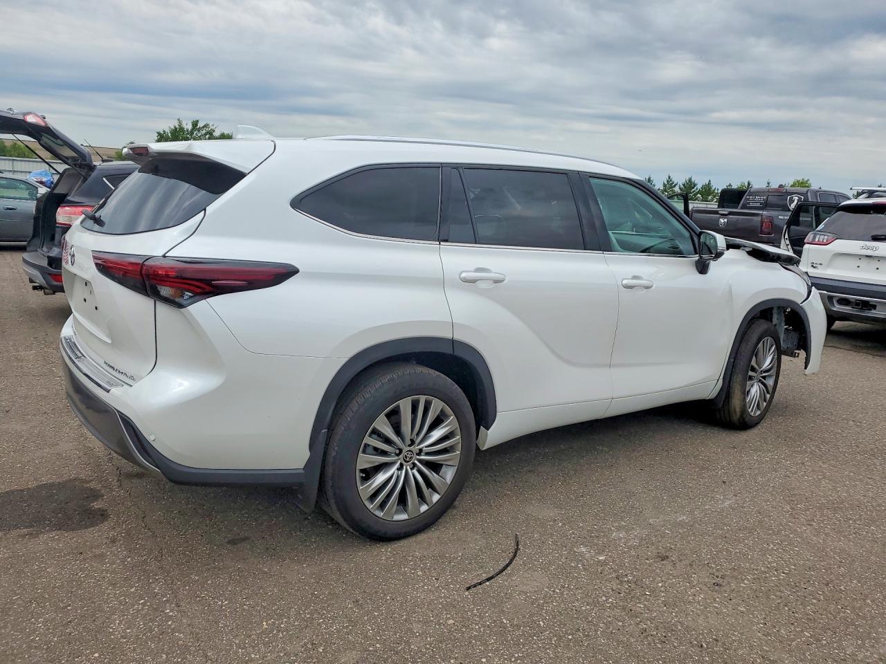 2024 TOYOTA HIGHLANDER