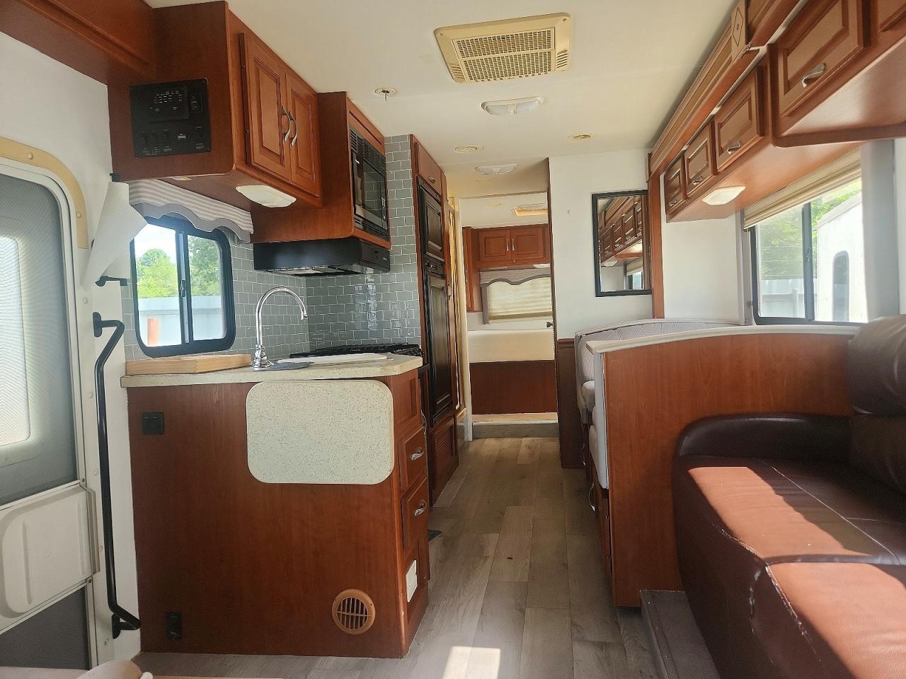 2008 FORD Chateau