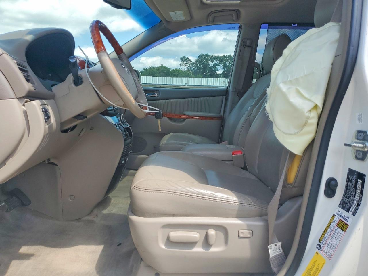 2010 TOYOTA SIENNA
