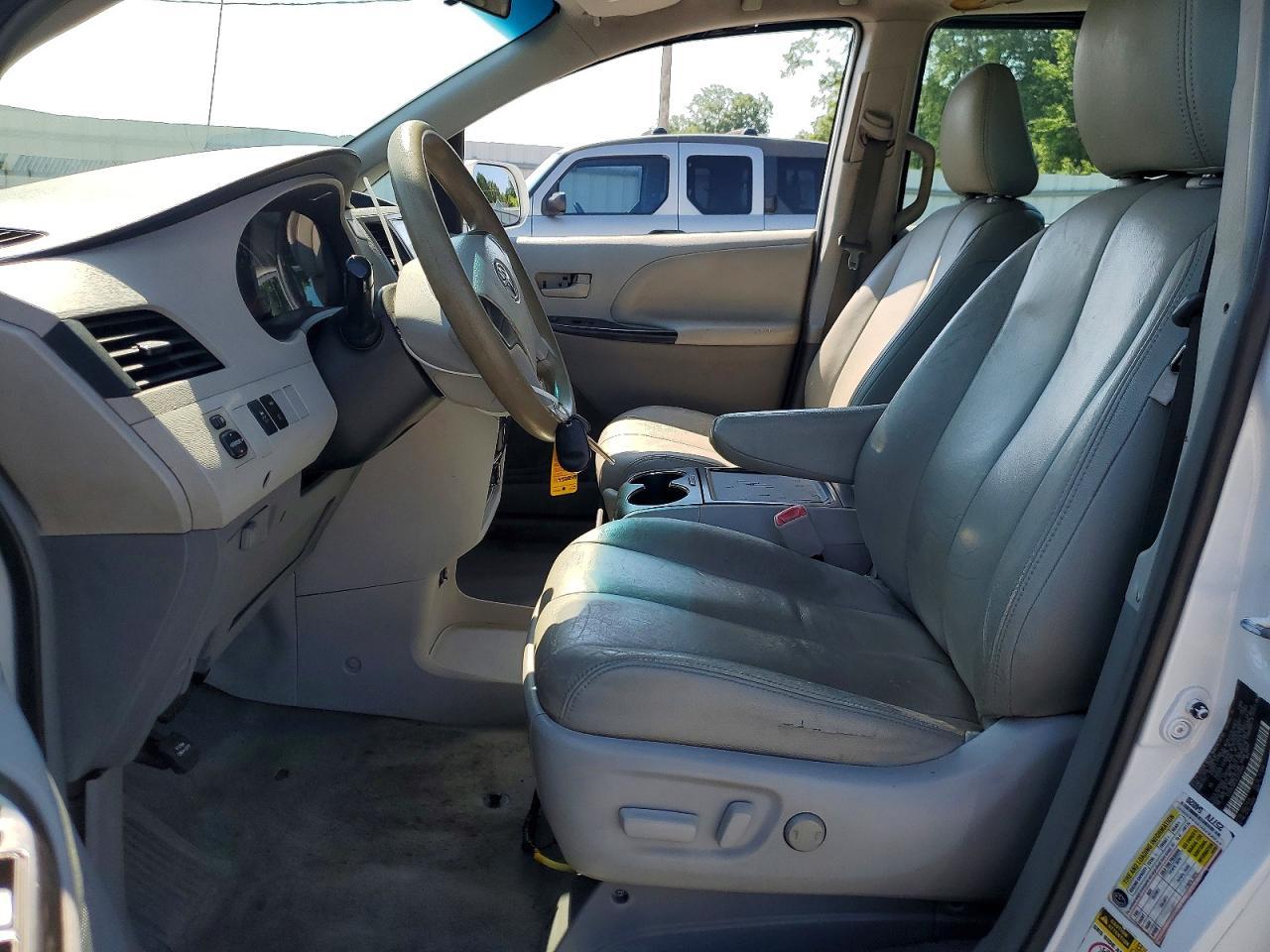 2014 TOYOTA SIENNA