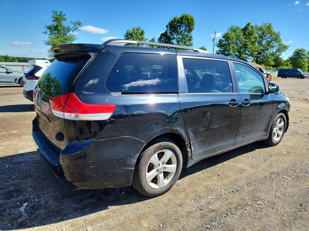 2014 TOYOTA SIENNA