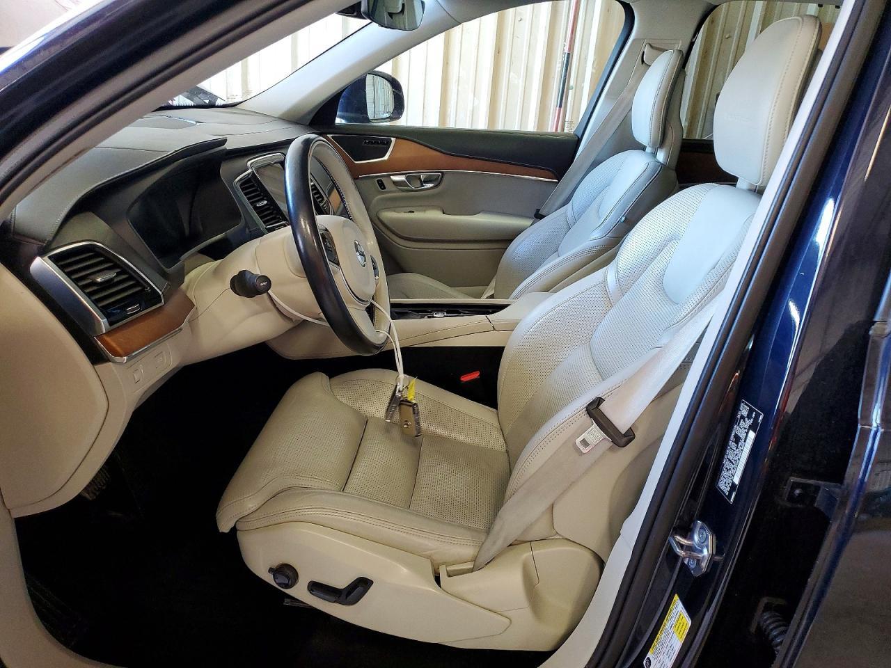 2017 VOLVO XC90