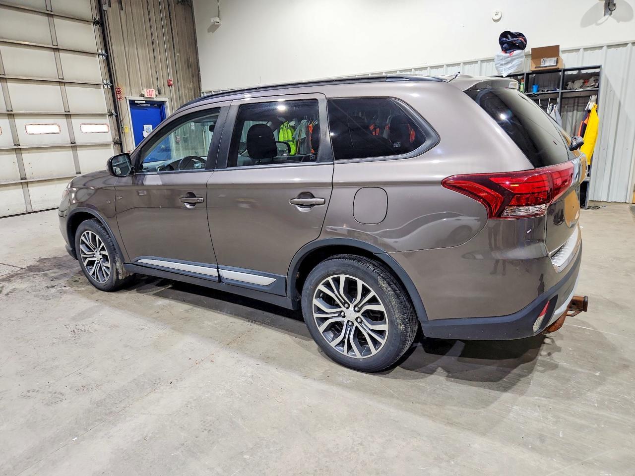 2016 MITSUBISHI outlander