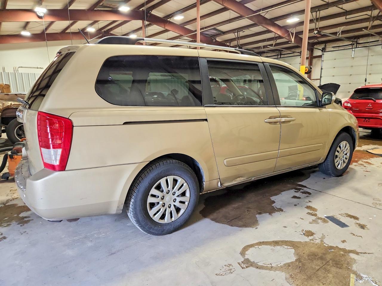 2011 KIA SEDONA