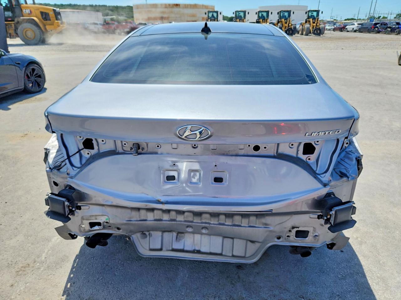 2016 HYUNDAI Azera