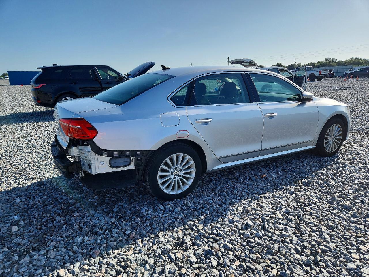 2016 VOLKSWAGEN Passat
