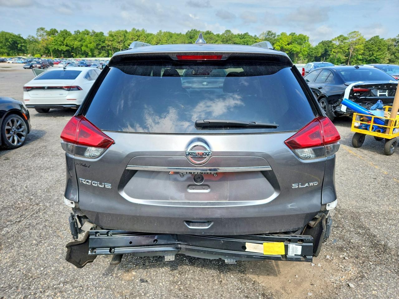2017 NISSAN ROGUE