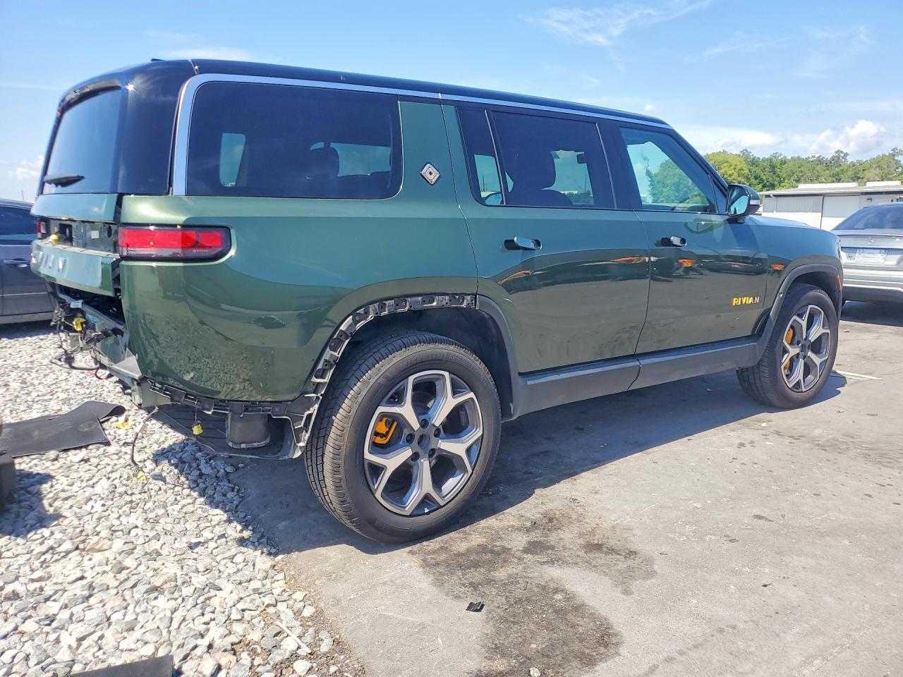 2023 RIVIAN R1s