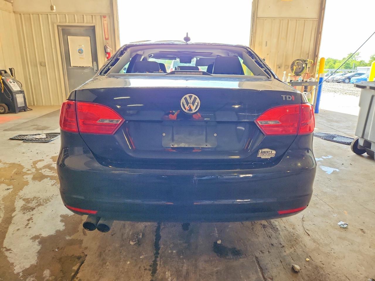 2011 VOLKSWAGEN JETTA