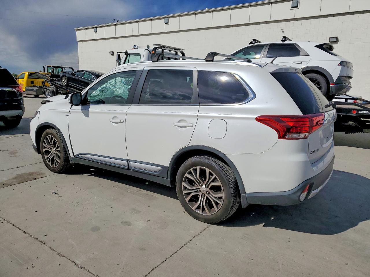 2016 MITSUBISHI outlander