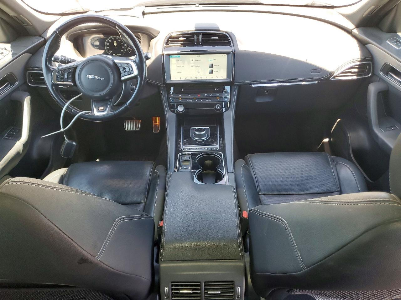 2017 JAGUAR F-Pace