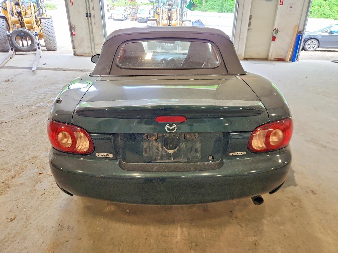 2004 MAZDA MX-5 Miata