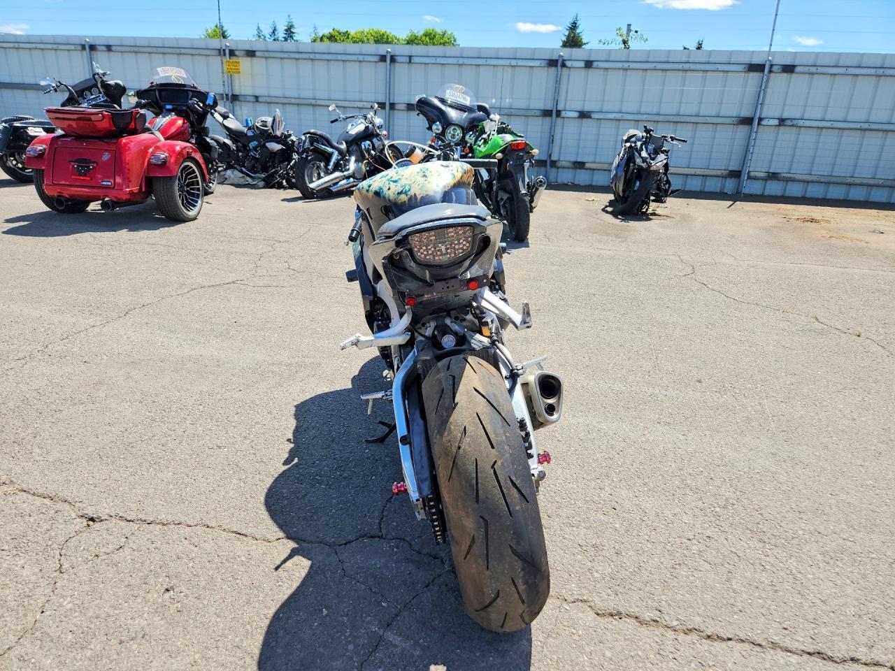 2011 HONDA CBR1000