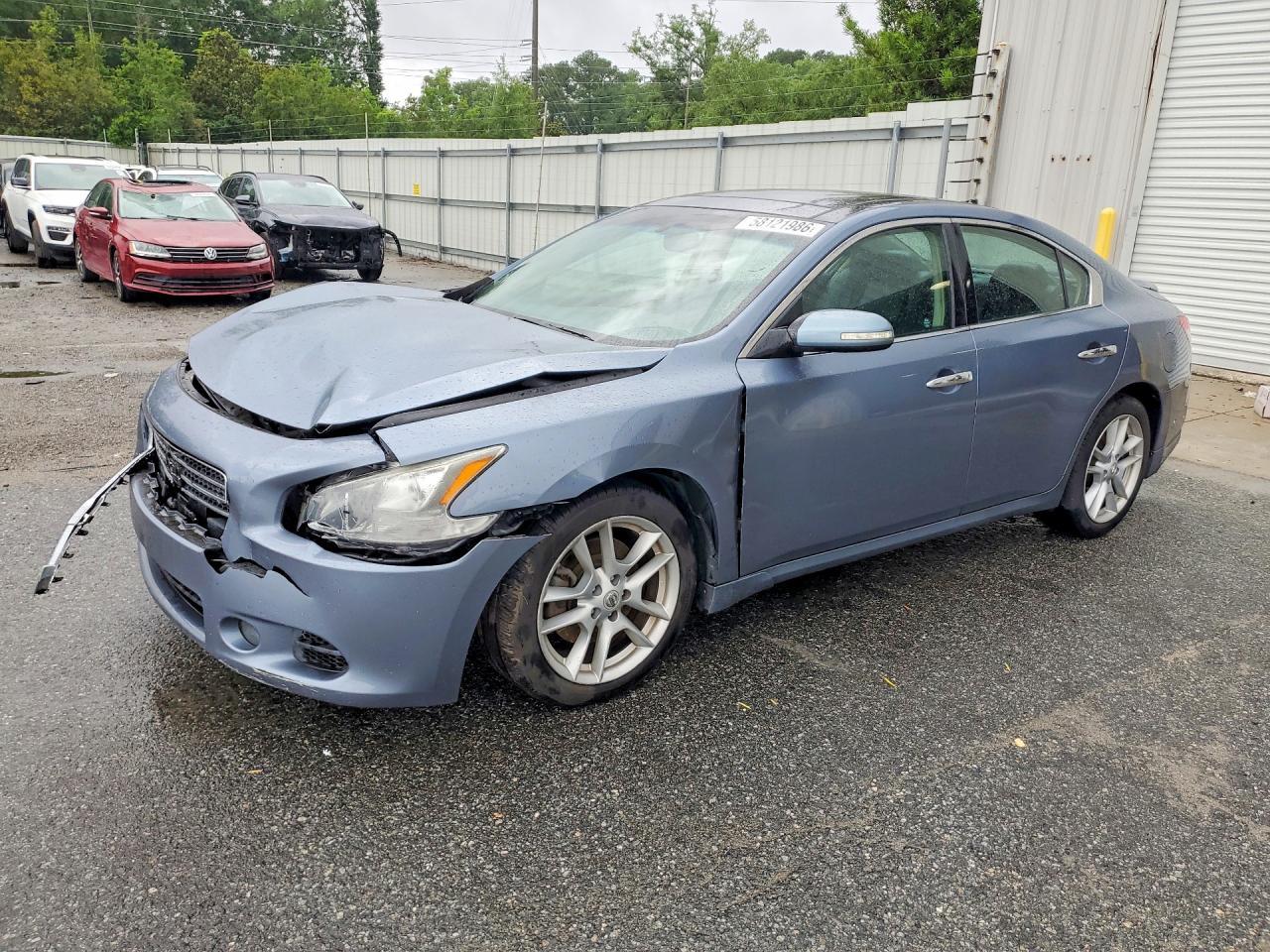 2010 NISSAN Maxima