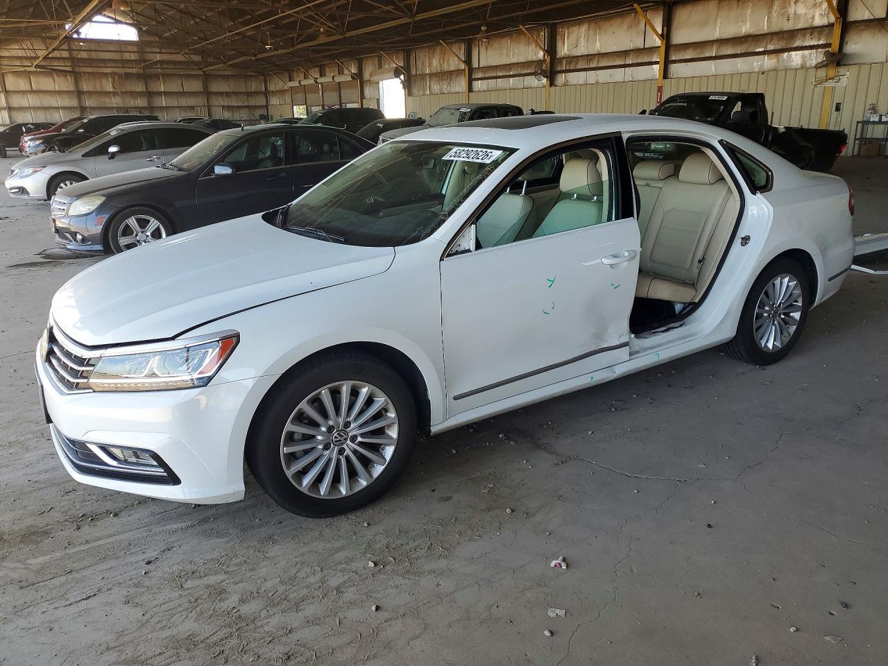 2016 VOLKSWAGEN Passat