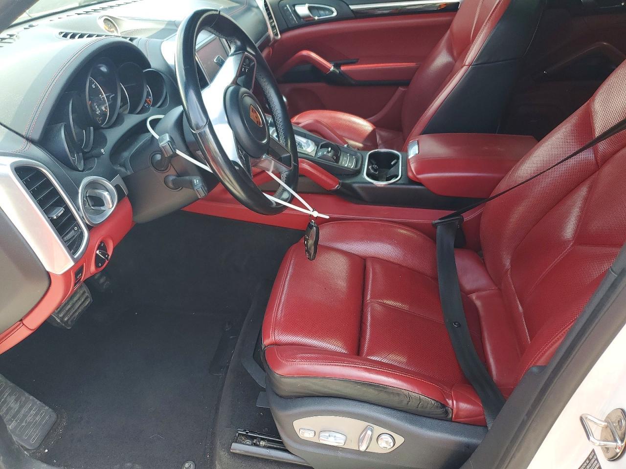 2017 PORSCHE CAYENNE