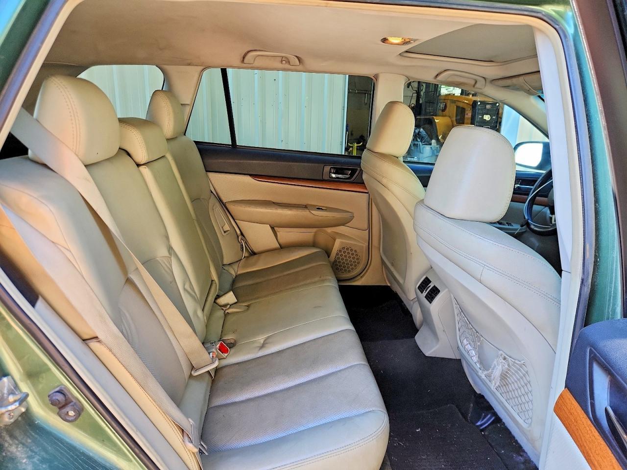 2013 SUBARU Outback
