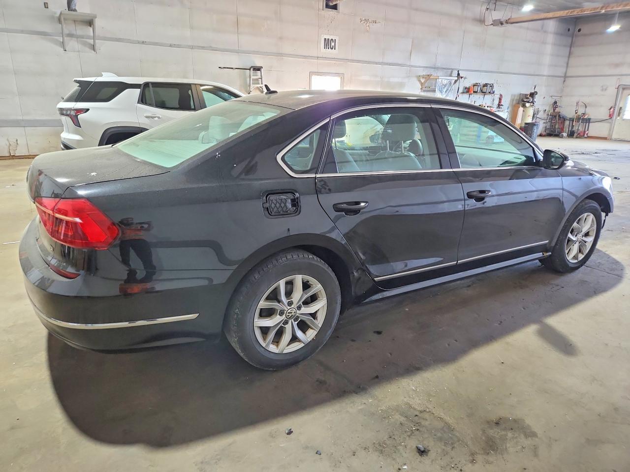 2016 VOLKSWAGEN Passat