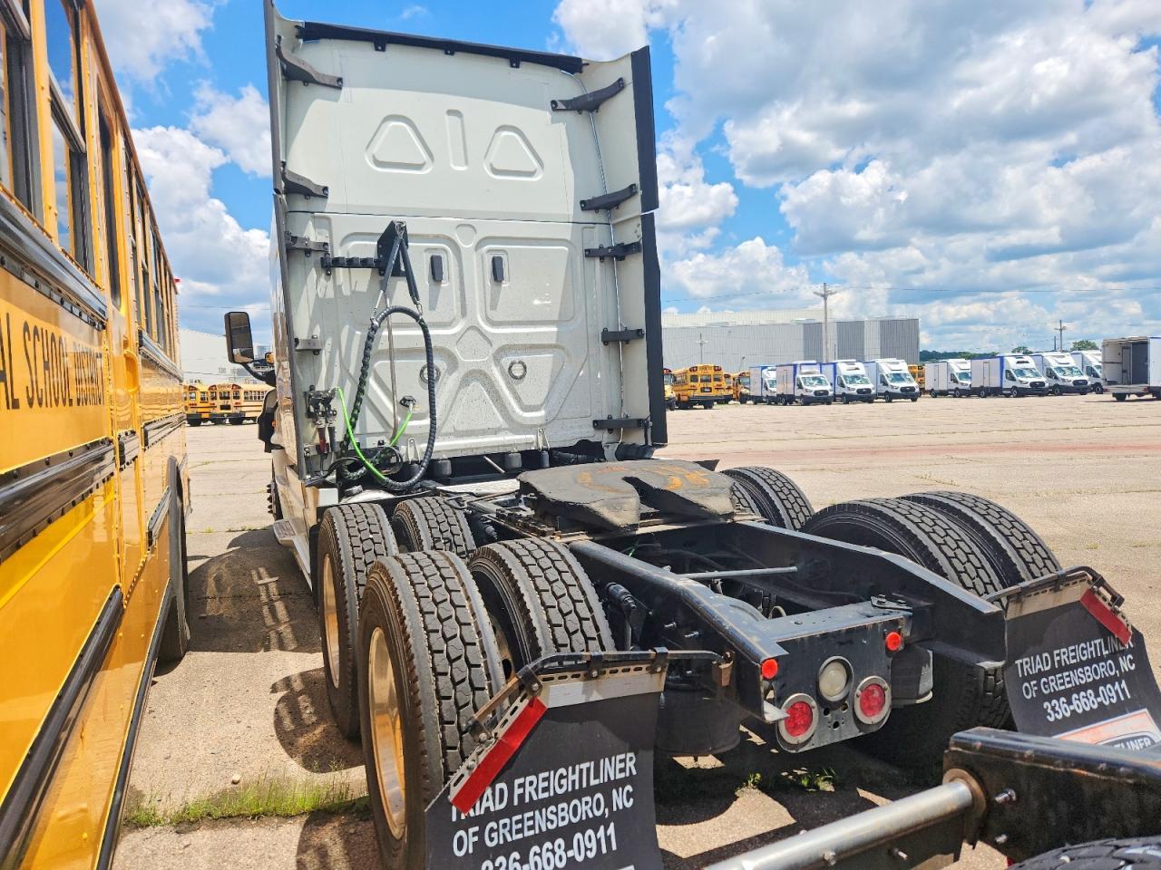 2019 FREIGHTLINER CASCADIA 125